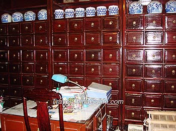 Traditional Chinese medicine counter